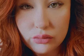 Sexy with Curves... Thick Redhead... Hazel Eyes .. - Image 2